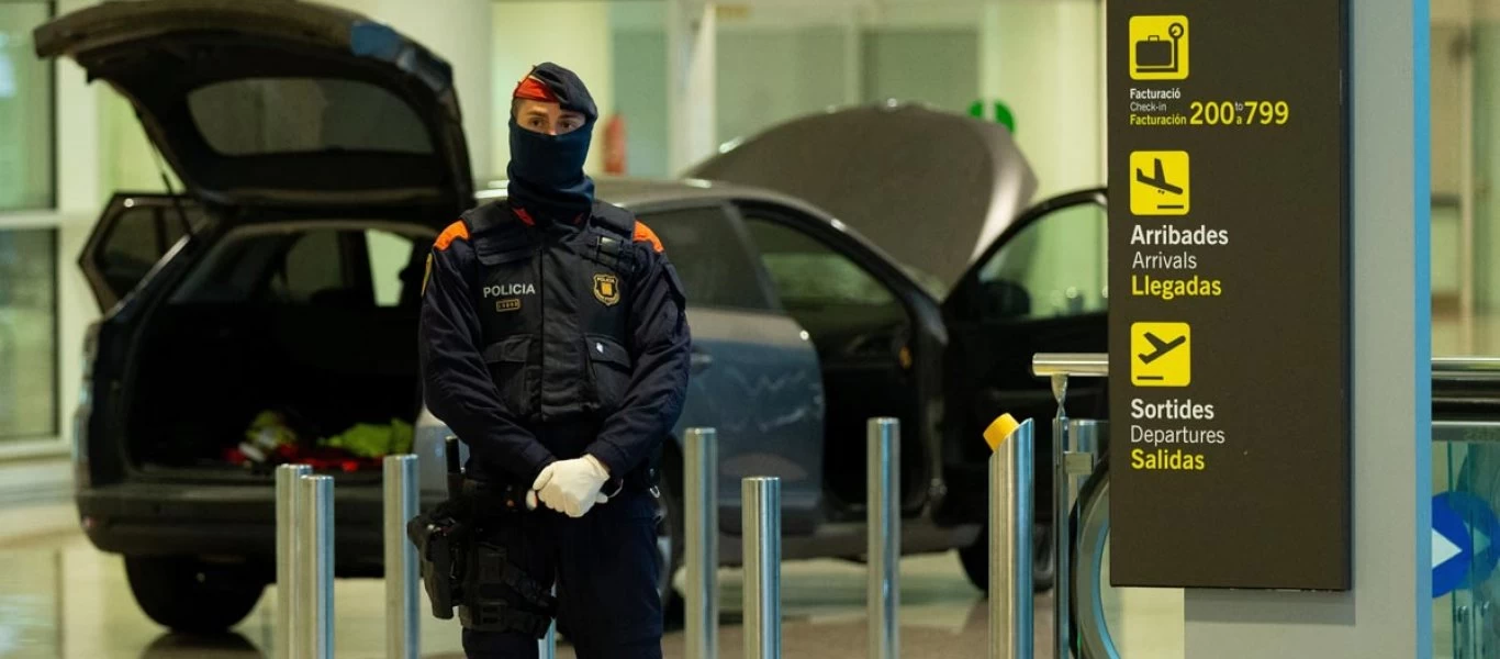 Συνελήφθησαν Αλβανοί στο αεροδρόμιο της Βαρκελώνης - Έκαναν εισβολή με αυτοκίνητο και φώναζαν ισλαμικά συνθήματα